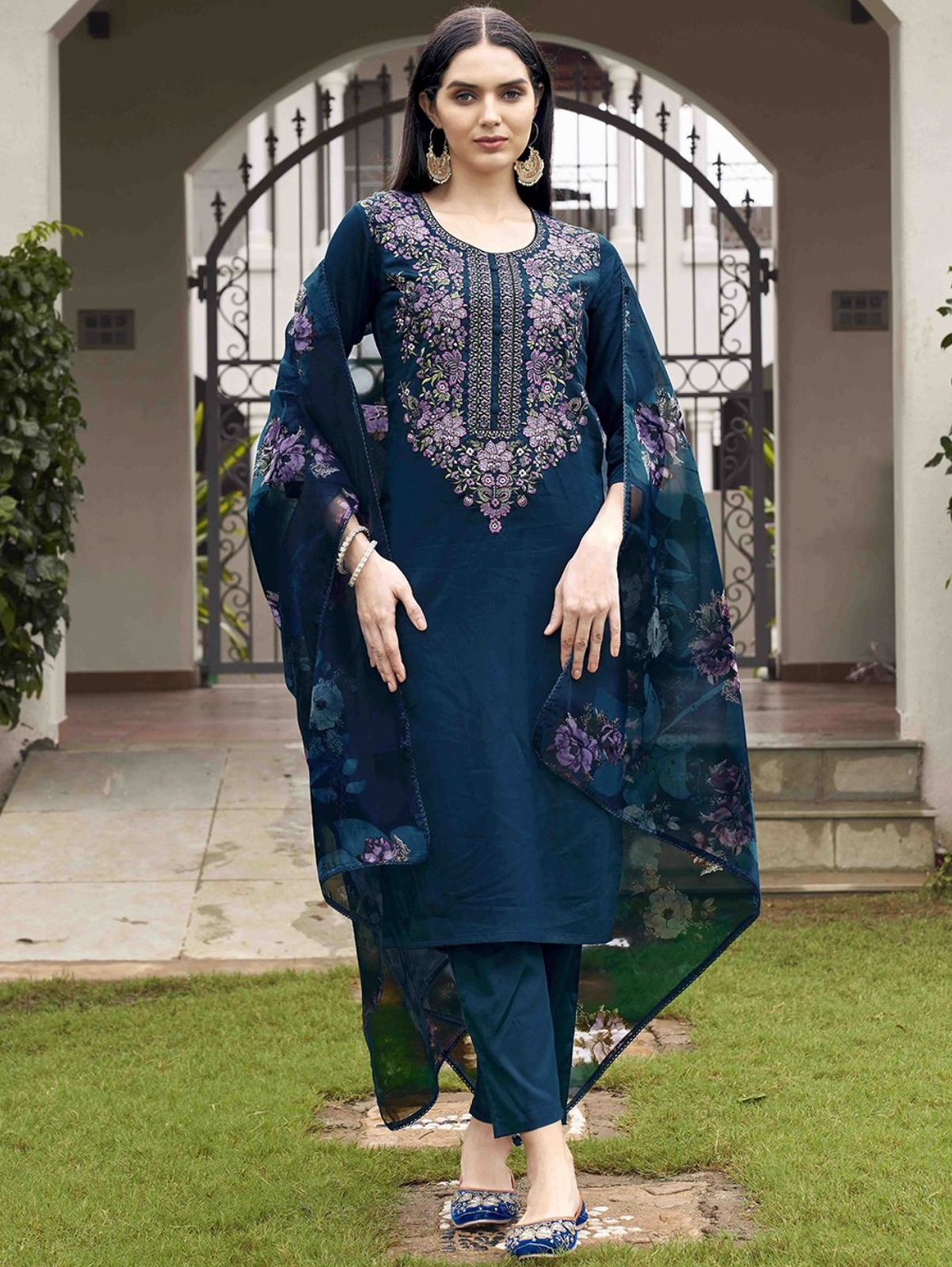 Presenting New Roman Fabric beautiful suit set - Blue - image_01_900d619f5a31.jpg